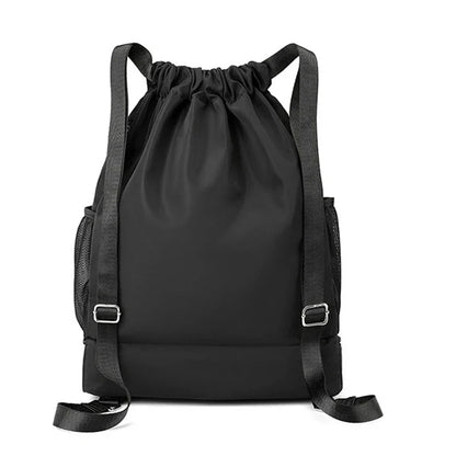 Le sac de sport femme ÉtancPro polyvalent pour fitness et basketball, idéal pour activités quotidiennes et sports collectifs, est un sac à dos sport femme ÉtancPro en térylène imperméable résistant à l'eau pour séances d'entraînement intenses, compact avec capacité inférieure à 20L parfait pour essentials sans encombrement, unisexe au design moderne élégant pour femmes et hommes actifs, polyvalent pour activités de plein air comme randonnée et escalade, résistant à l'eau et à l'usure pour durabilité optimal