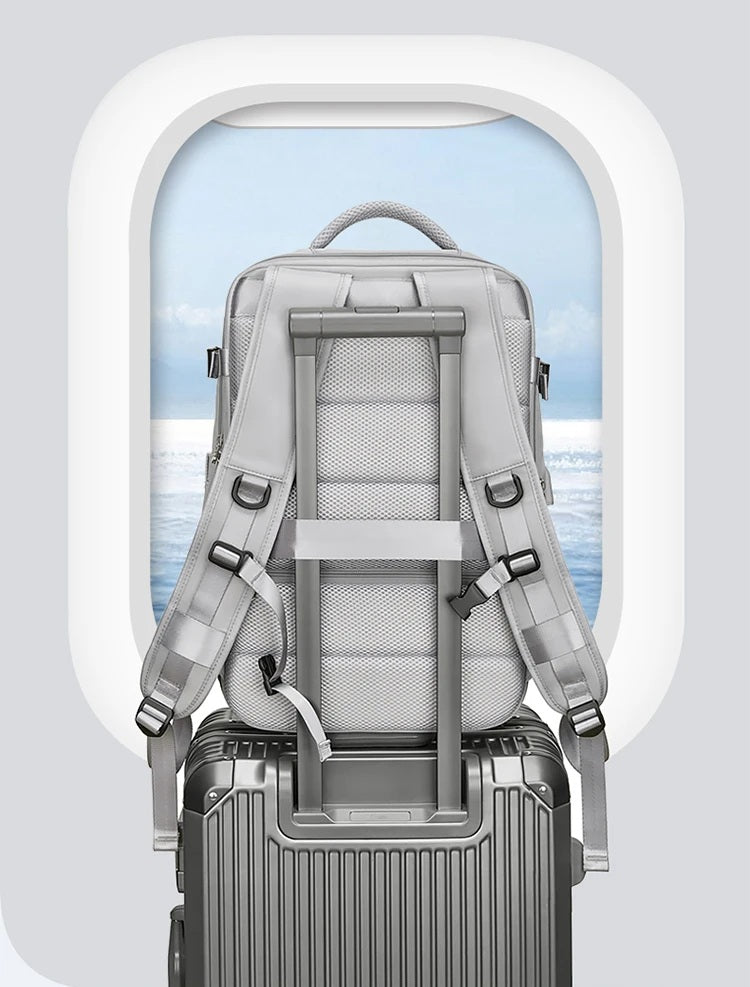 Sac de voyage à dos gris avec grande ouverture et compartiments organisés, sac à dos de voyage extensible pour avion, une sangle pour valise