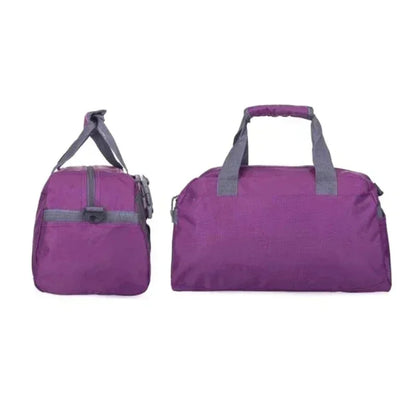 Le sac de sport femme Zenova imperméable pour yoga et fitness offre une capacité de 20-35L idéale pour transporter tenues et accessoires, avec un compartiment chaussures séparé parfait pour voyage cabine et activités quotidiennes, fabriqué en nylon Oxford résistant à l'humidité pour piscine et fitness, ergonomique avec bretelles ajustables pour un confort optimal sans douleur d'épaule, doté d'une organisation optimale pour tapis, gourde et vêtements, léger et durable adapté aux week-ends actifs et déplaceme