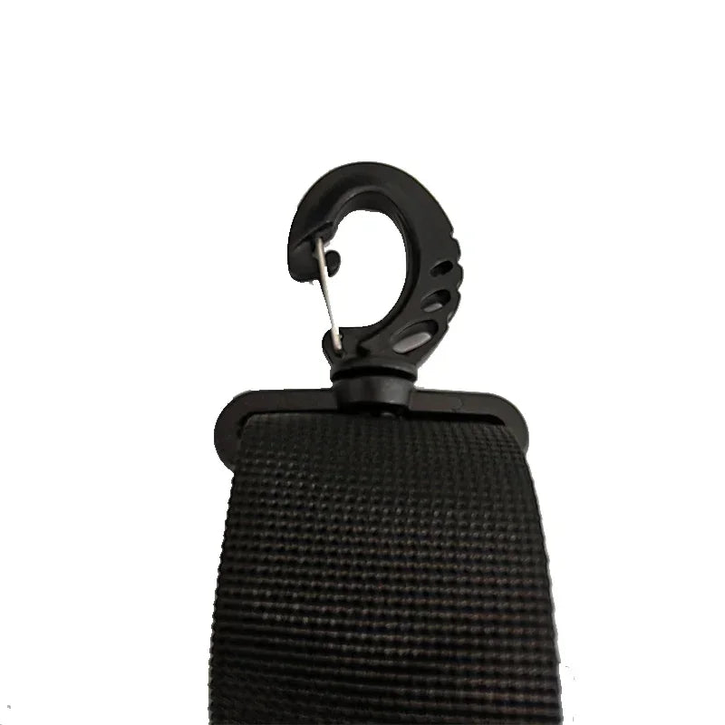 Sac de sport femme PowerFit™ ouvert montrant ses compartiments

Sac de sport femme PowerFit™ fermé, design élégant et compact

Poches intérieures organisées du sac de sport femme pour linge sale

Poche zippée arrière sécurisée du sac de sport femme PowerFit™

Sac de sport femme avec tenue de gym, prêt pour l'entraînement

Sac de sport femme PowerFit™ porté à la main, style moderne

Détail du tissu Oxford imperméable du sac de sport femme

Organisation du contenu dans le sac de sport femme PowerFit™

