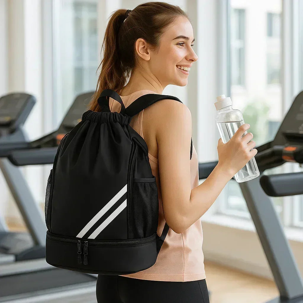 Le sac de sport femme ÉtancPro polyvalent pour fitness et basketball, idéal pour activités quotidiennes et sports collectifs, est un sac à dos sport femme ÉtancPro en térylène imperméable résistant à l'eau pour séances d'entraînement intenses, compact avec capacité inférieure à 20L parfait pour essentials sans encombrement, unisexe au design moderne élégant pour femmes et hommes actifs, polyvalent pour activités de plein air comme randonnée et escalade, résistant à l'eau et à l'usure pour durabilité optimal