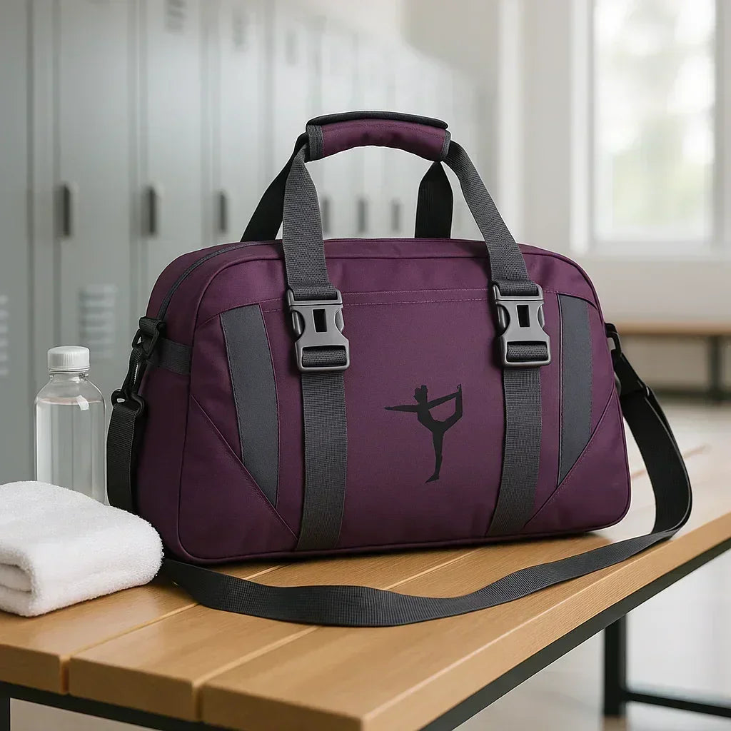 Le sac de sport femme Zenova imperméable pour yoga et fitness offre une capacité de 20-35L idéale pour transporter tenues et accessoires, avec un compartiment chaussures séparé parfait pour voyage cabine et activités quotidiennes, fabriqué en nylon Oxford résistant à l'humidité pour piscine et fitness, ergonomique avec bretelles ajustables pour un confort optimal sans douleur d'épaule, doté d'une organisation optimale pour tapis, gourde et vêtements, léger et durable adapté aux week-ends actifs et déplaceme
