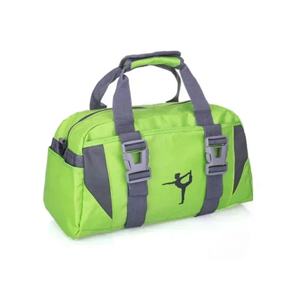 Le sac de sport femme Zenova imperméable pour yoga et fitness offre une capacité de 20-35L idéale pour transporter tenues et accessoires, avec un compartiment chaussures séparé parfait pour voyage cabine et activités quotidiennes, fabriqué en nylon Oxford résistant à l'humidité pour piscine et fitness, ergonomique avec bretelles ajustables pour un confort optimal sans douleur d'épaule, doté d'une organisation optimale pour tapis, gourde et vêtements, léger et durable adapté aux week-ends actifs et déplaceme