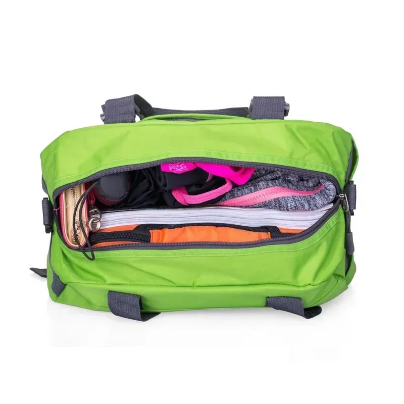 Le sac de sport femme Zenova imperméable pour yoga et fitness offre une capacité de 20-35L idéale pour transporter tenues et accessoires, avec un compartiment chaussures séparé parfait pour voyage cabine et activités quotidiennes, fabriqué en nylon Oxford résistant à l'humidité pour piscine et fitness, ergonomique avec bretelles ajustables pour un confort optimal sans douleur d'épaule, doté d'une organisation optimale pour tapis, gourde et vêtements, léger et durable adapté aux week-ends actifs et déplaceme