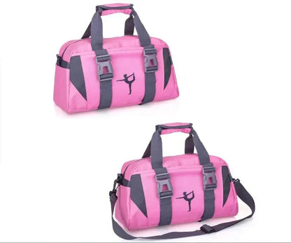 Le sac de sport femme Zenova imperméable pour yoga et fitness offre une capacité de 20-35L idéale pour transporter tenues et accessoires, avec un compartiment chaussures séparé parfait pour voyage cabine et activités quotidiennes, fabriqué en nylon Oxford résistant à l'humidité pour piscine et fitness, ergonomique avec bretelles ajustables pour un confort optimal sans douleur d'épaule, doté d'une organisation optimale pour tapis, gourde et vêtements, léger et durable adapté aux week-ends actifs et déplaceme