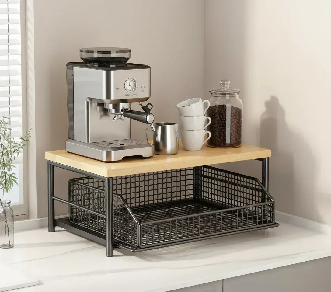 Support organisateur avec machine à café coin café cuisine, rangement café chic, organiser son espace café, machine à café design, coin café chic, cuisine épurée, rangement capsules café, rangement dosettes, étagère machine à café, tiroir coulissant café, conservation graines de café, bouteille conservation café, rangement tasses café, présentoir à tasses, mobilier cuisine organisé, accessoires rangement café, déco café chic, style scandinave café, élégance industrielle, minimalisme contemporain, accessoire