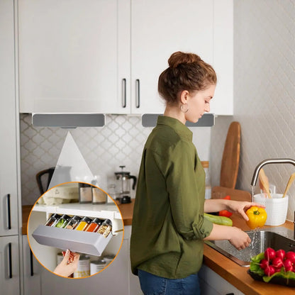 LeTiroirÉpicé™ est un tiroir à épices coulissant sous étagère, un rangement pour épices sans perçage idéal pour optimiser l’espace dans une petite cuisine moderne. Cet organisateur d’épices auto-adhésif au design élégant et discret s’installe facilement grâce à un adhésif 3M VHB ultra-résistant. Ce rangement cuisine gain de place accueille jusqu’à sept pots d’assaisonnement standard, transformant un espace inutilisé en solution de rangement chic et pratique. Parfait comme étagère à épices adhésive, support 