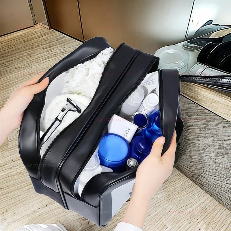 Découvrez la trousse de maquillage transparente DualClear™, l'accessoire essentiel pour les femmes modernes et maquilleurs professionnels à la recherche d'une trousse de maquillage transparente avec séparation sèche et humide intelligente pour protéger produits cosmétiques des éclaboussures, une trousse de maquillage transparente design élégant haute visibilité pour localiser essentiels beauté en un clin d'œil sans fouiller, une trousse de maquillage transparente grande capacité pour pinceaux palettes soins