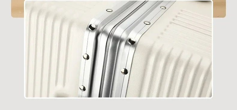 Détail du cadre aluminium ABS de la valise cabine AirFrame Pro, robuste et durable