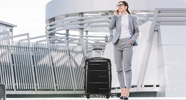 Valise cabine RangementChic en polypropylène PP ultra résistant avec serrure TSA, fermeture éclair YKK, roues double 360°, design léger 2,4 kg, capacité 38 L, format 55x40x20 cm, idéale comme bagage cabine avion, coque rigide anti-rayure, valise de voyage durable et élégante pour déplacements courts et longs